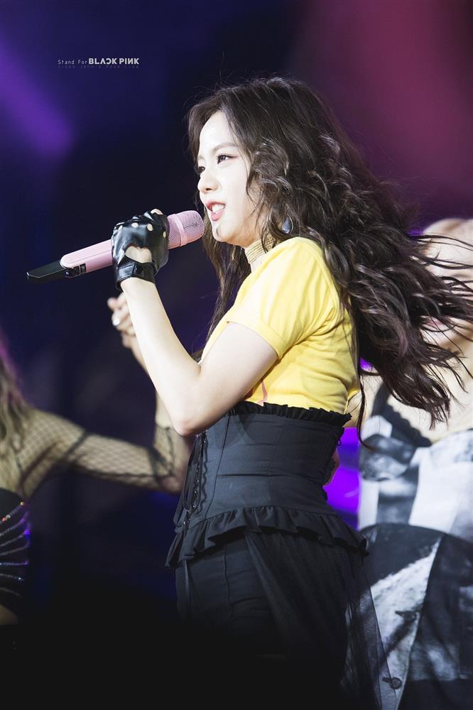 BLACKPINK được khen tới tấp khi diện nội y: Chẳng phô phang mà sang vô cùng!-9