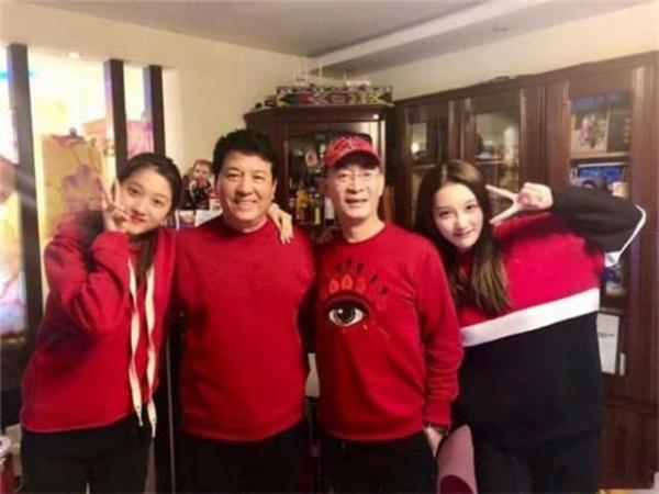 Con gái Lục Tiểu Linh Đồng gần 30 tuổi chưa lập gia đình, ảnh lộ ra mới thấy ai mà có gan dám cưới-5