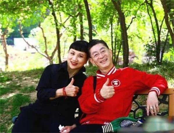 Con gái Lục Tiểu Linh Đồng gần 30 tuổi chưa lập gia đình, ảnh lộ ra mới thấy ai mà có gan dám cưới-7