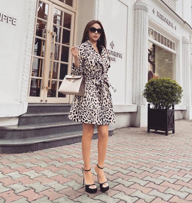 Đầu năm Huyền Baby lên mạng bán than nhưng khí chất nhà giàu giật spotlight-3