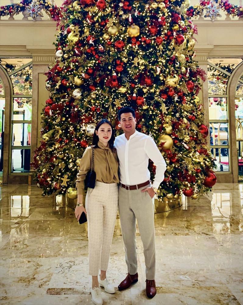 Style của Linh Rin khi sóng đôi Phillip Nguyễn: Đơn giản mấy cũng ra dáng thiếu phu nhân-2