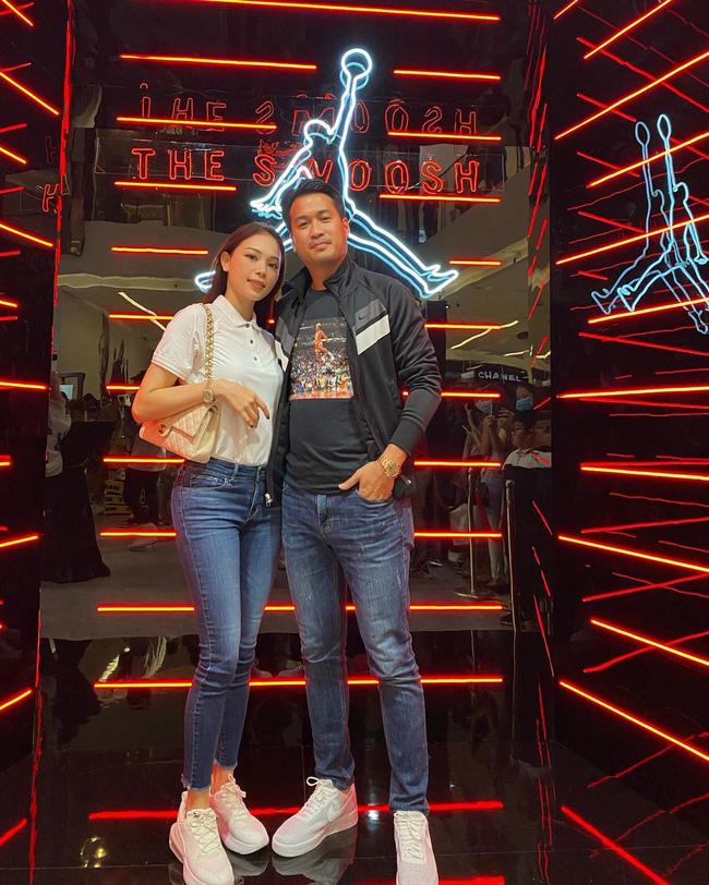 Style của Linh Rin khi sóng đôi Phillip Nguyễn: Đơn giản mấy cũng ra dáng thiếu phu nhân-5