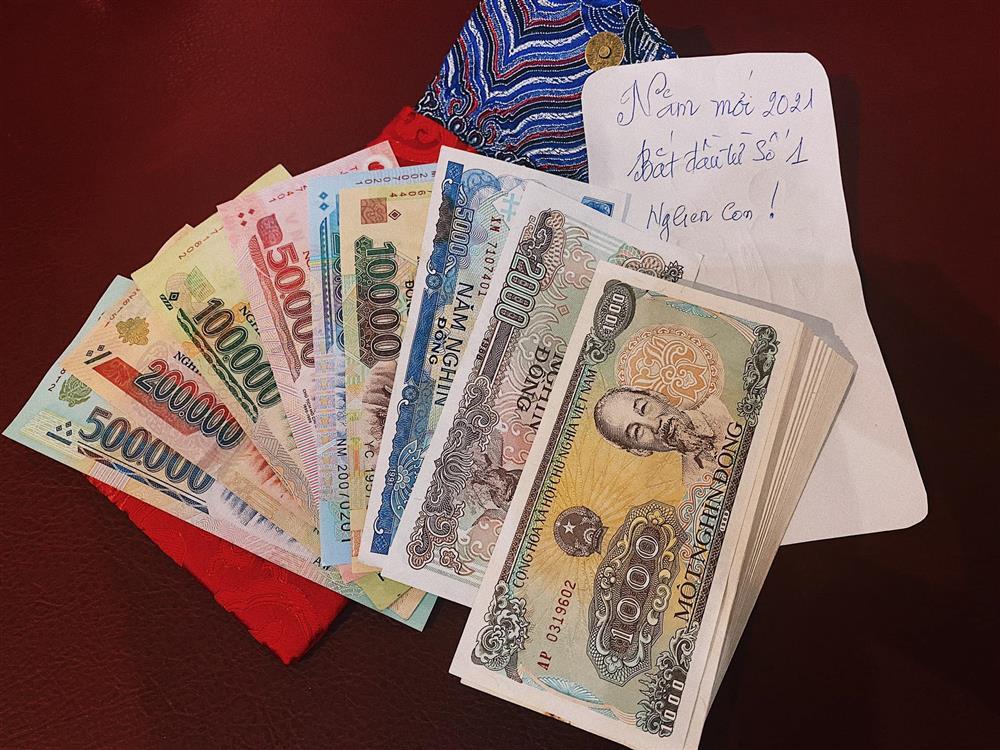 Trúc Nhân khoe lì xì từ mẹ đẻ, dân mạng trầm trồ số tiền có 1-0-2-1