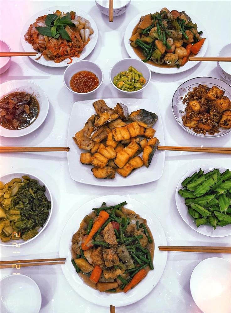 BB Trần lộ mặt giả trân khi tới nhà Đại Nghĩa ăn tiệc đầu năm-4