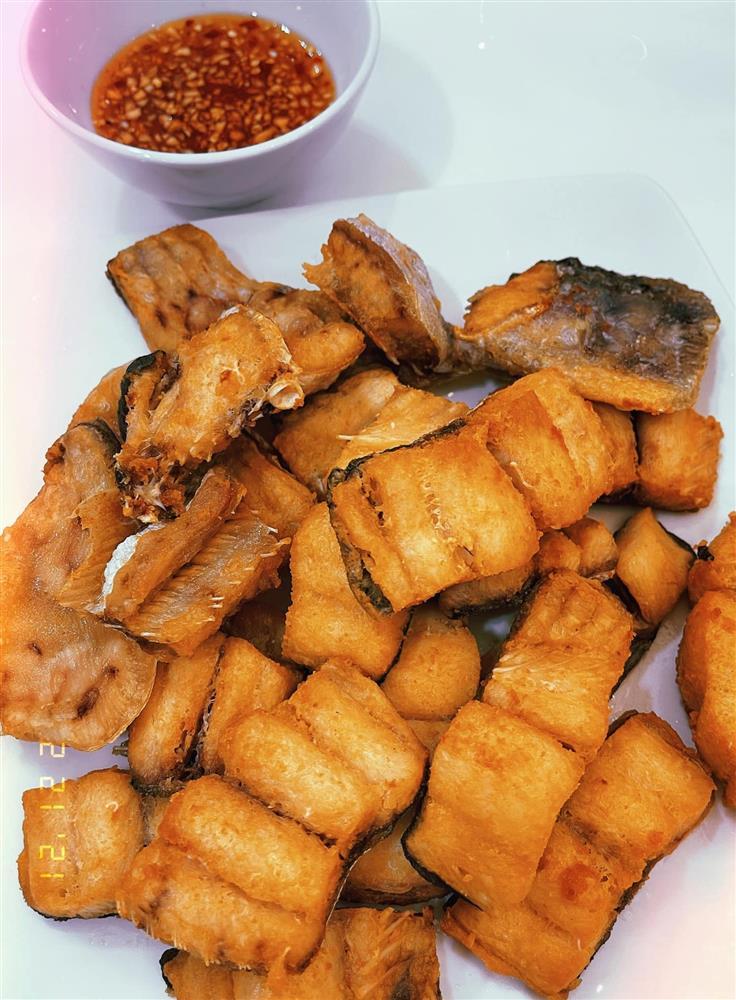 BB Trần lộ mặt giả trân khi tới nhà Đại Nghĩa ăn tiệc đầu năm-7