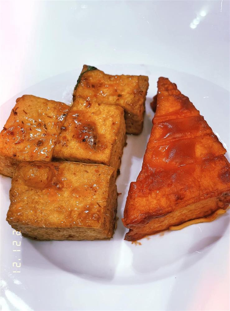 BB Trần lộ mặt giả trân khi tới nhà Đại Nghĩa ăn tiệc đầu năm-11