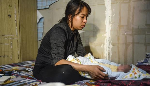 Bé gái bị bạo hành, xâm hại tình dục: Mẹ vớ được cái gì đánh con bằng cái đó-3