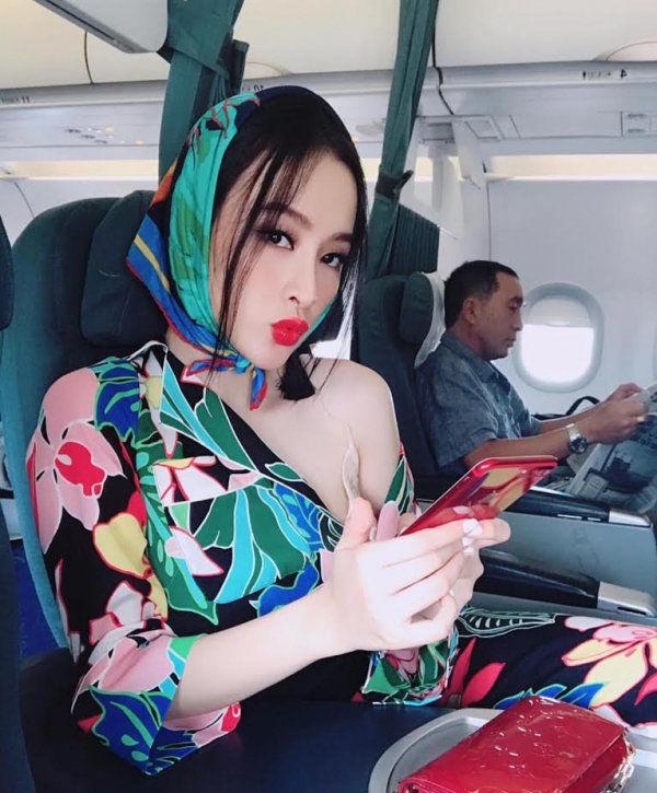 Mốt quàng khăn mỏ quạ cụ bà được Tóc Tiên, Sơn Tùng biến hóa cực đỉnh-11