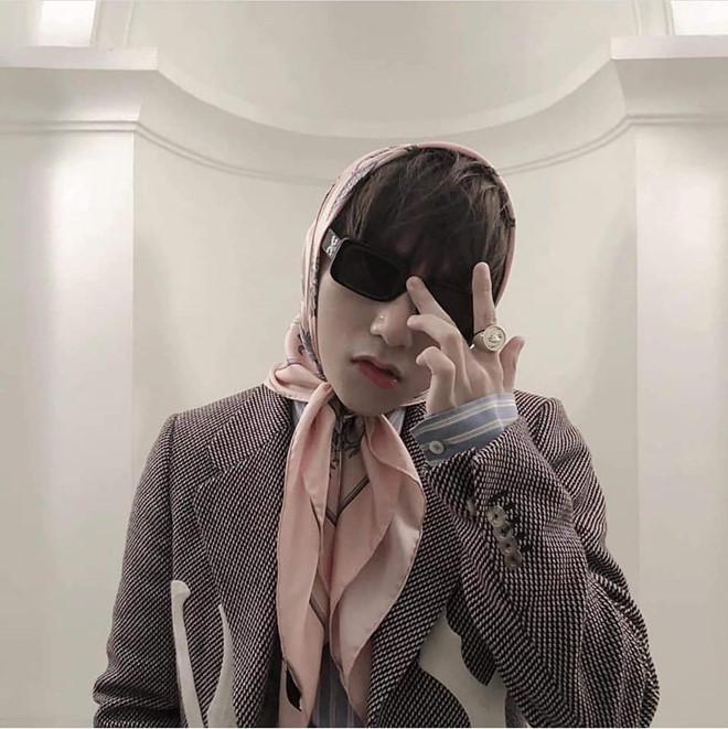 Mốt quàng khăn mỏ quạ cụ bà được Tóc Tiên, Sơn Tùng biến hóa cực đỉnh-6