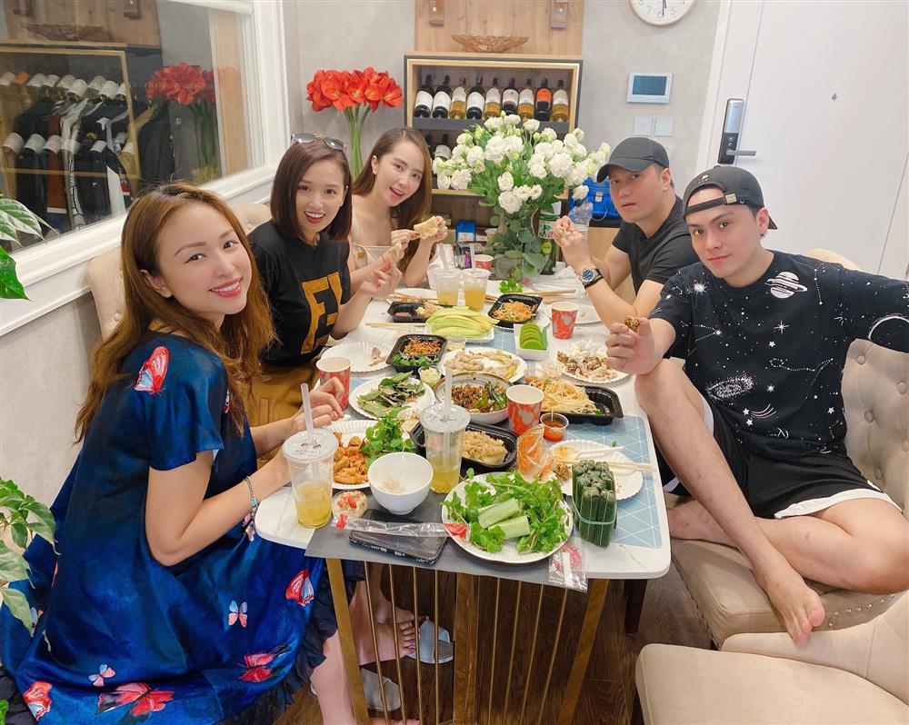 Tài nấu nướng từ Âu sang Á của MC điển trai được hội bạn thân toàn sao khen nức nở-6