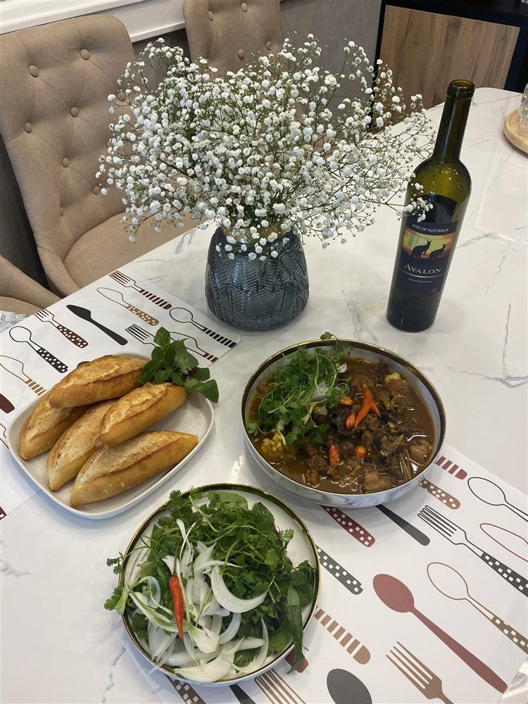 Tài nấu nướng từ Âu sang Á của MC điển trai được hội bạn thân toàn sao khen nức nở-12