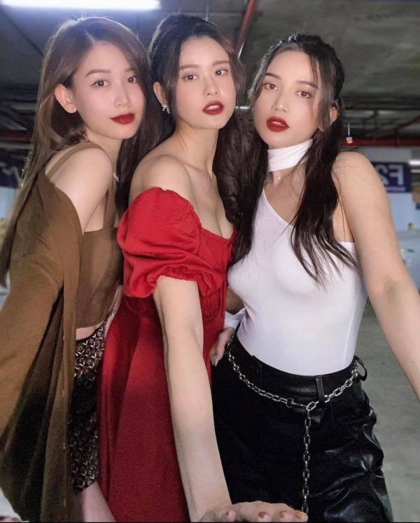 Sĩ Thanh tạo dáng bàn tay hư, ve vãn vòng 1 Trương Quỳnh Anh-7