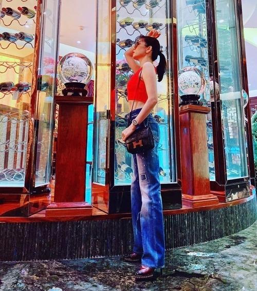 Quần ống suông - item ruột giúp Lệ Quyên hack dáng từ 1m55 lên 1m70-8