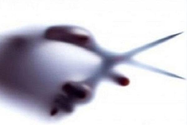 Chồng đánh vợ, vợ đâm chồng xong cả 2 đi ngủ, sáng ra chồng chết-1