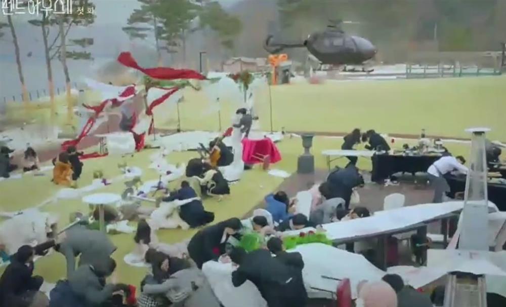 Chiếc bánh kem bất tử trong Penthouse 2-1