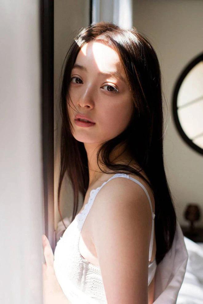 Ngoại tình 182 người, chồng sao Nhật đẹp nhất bị đuổi khỏi showbiz, phải mưu sinh chợ cá?-4