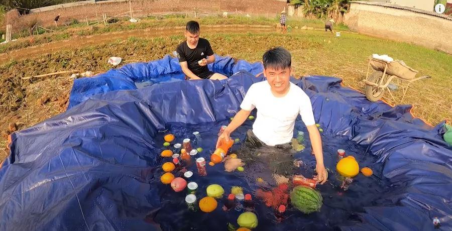 Con trai bà Tân Vlog ra video đại tiệc theo phong cách Dubai, dân tình ném đá chê bẩn-2