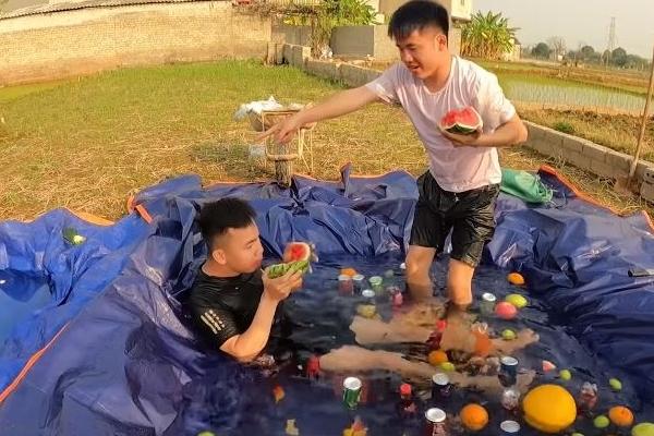 Bà Tân Vlog làm món ăn cầu kỳ vẫn bị người xem quay lưng-6