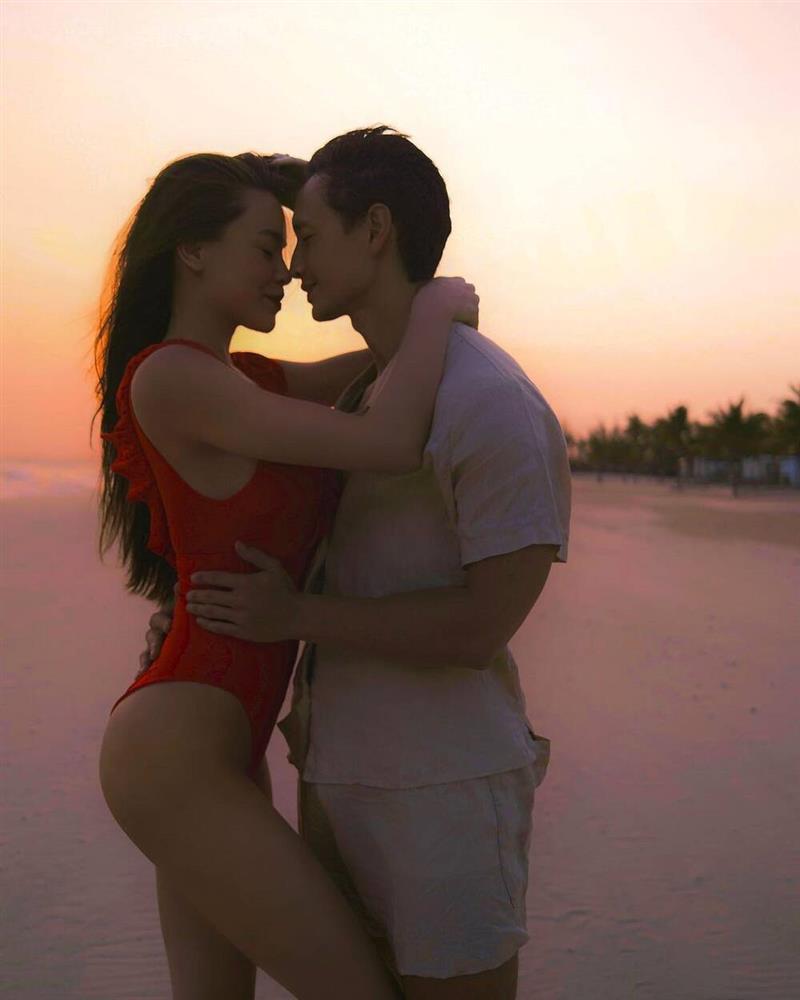 Diện bikini khoe dáng đầu năm: Ngọc Trinh có lép vế trước Ngân 98?-6