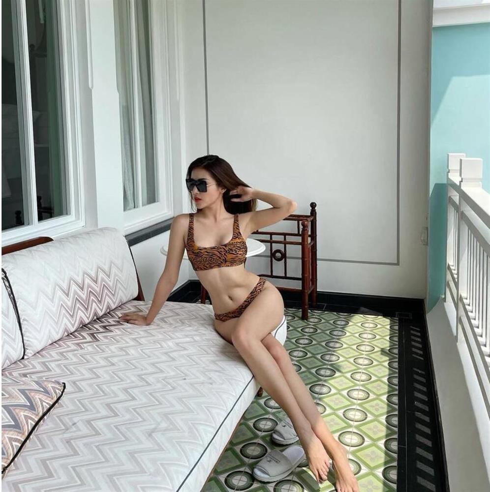 Diện bikini khoe dáng đầu năm: Ngọc Trinh có lép vế trước Ngân 98?-7