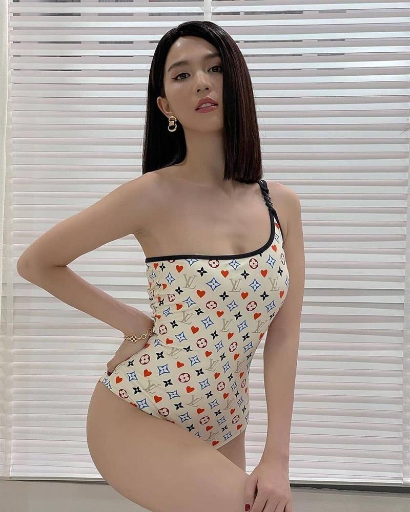 Diện bikini khoe dáng đầu năm: Ngọc Trinh có lép vế trước Ngân 98?-9