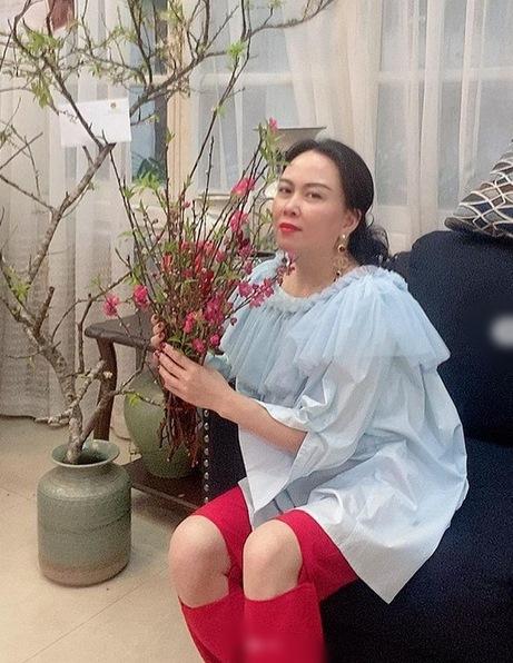 Phượng Chanel lên đồ ngày Tết: Hết hở toác gối lại chuyển sang lôi thôi bà thím-1