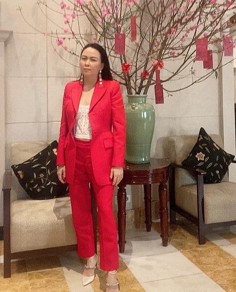 Phượng Chanel lên đồ ngày Tết: Hết hở toác gối lại chuyển sang lôi thôi bà thím-6