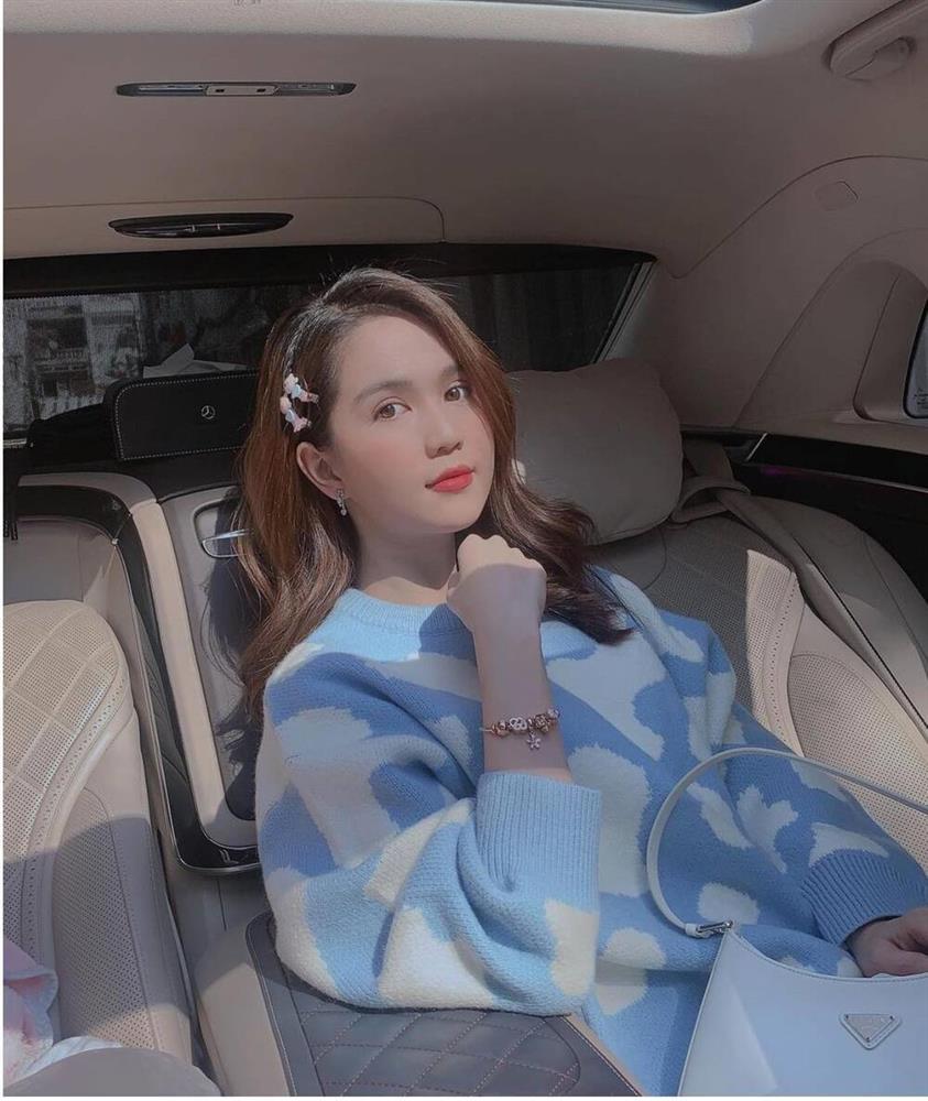 Chẳng cần hở bạo, Ngọc Trinh lên đồ cute hay style tổng tài vẫn đẹp xuất sắc-2