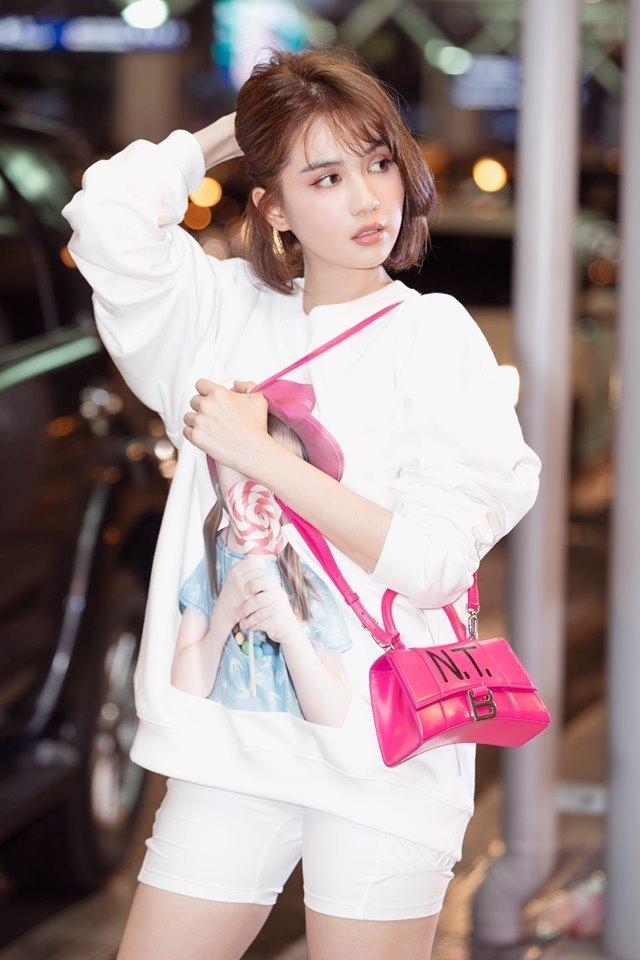 Chẳng cần hở bạo, Ngọc Trinh lên đồ cute hay style tổng tài vẫn đẹp xuất sắc-6