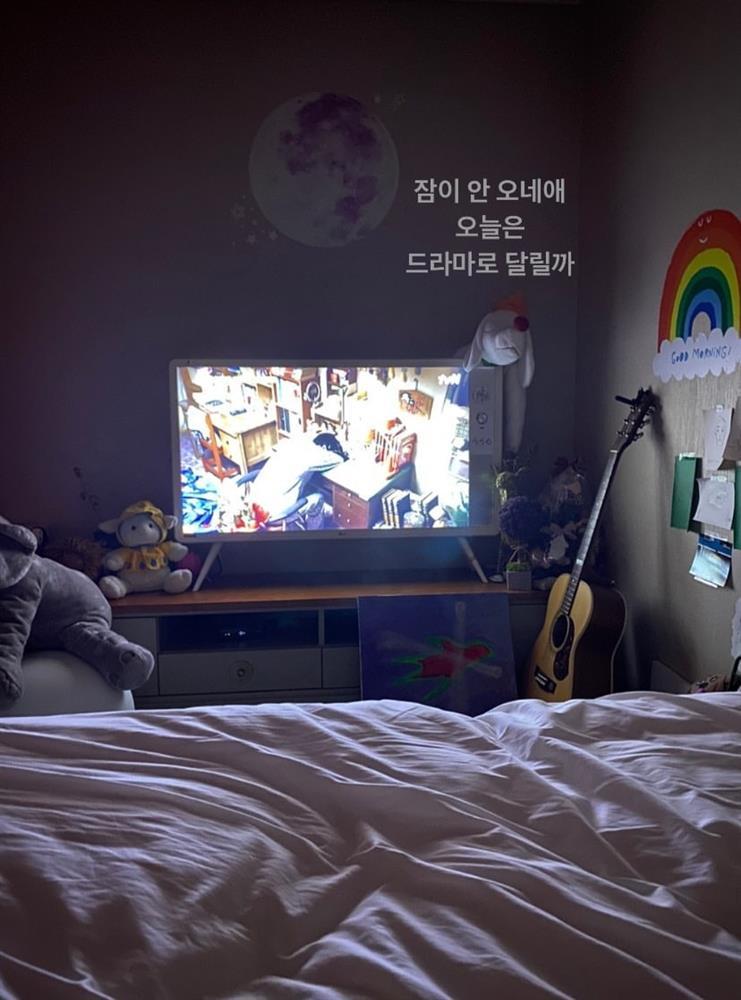 IU sống trong căn phòng giản dị khó tin dù sở hữu tài sản 28 triệu USD-5