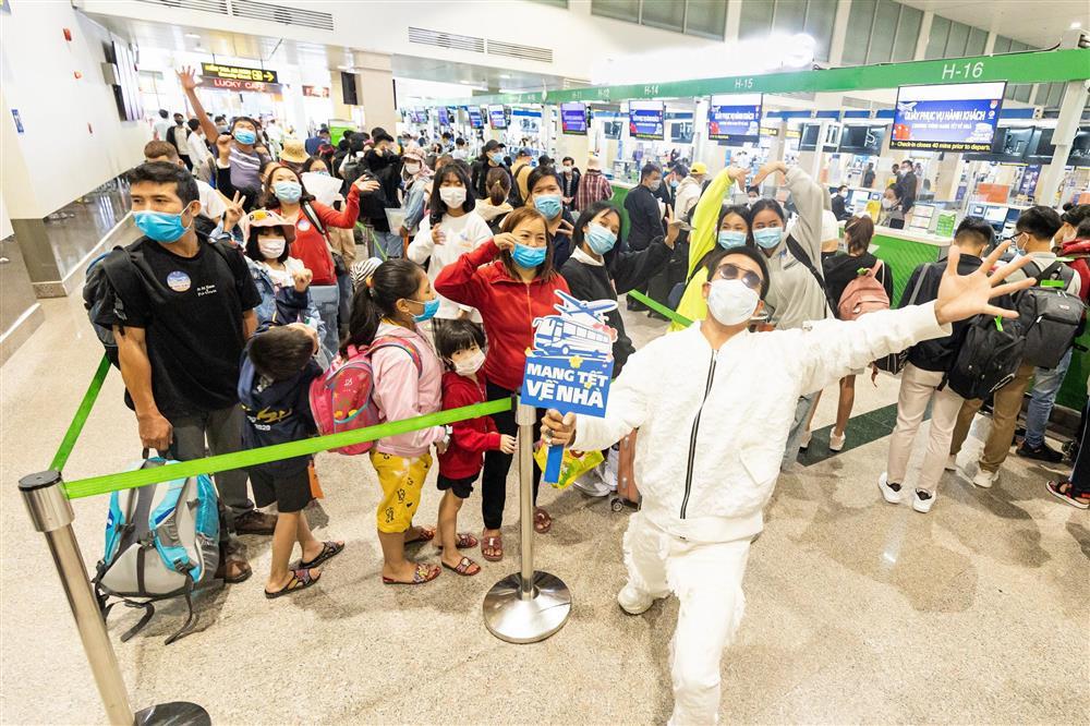 Mang Tết về nhà - khoảnh khắc đầy cảm xúc của hơn 3000 người xa quê-1