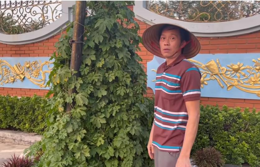 Hoài Linh đau khổ khi bị bắt bẻ mặc đồ không tôn trọng khán giả-1