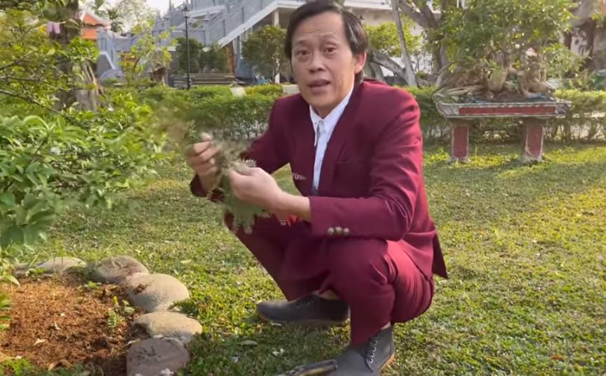 Hoài Linh đau khổ khi bị bắt bẻ mặc đồ không tôn trọng khán giả-3