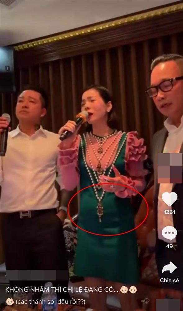 Phản ứng của Lệ Quyên khi dân mạng quả quyết bầu chắc luôn-4