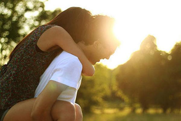 Nhìn vào ngón tay đeo nhẫn biết trước tương lai bạn có làm quan hay không-3