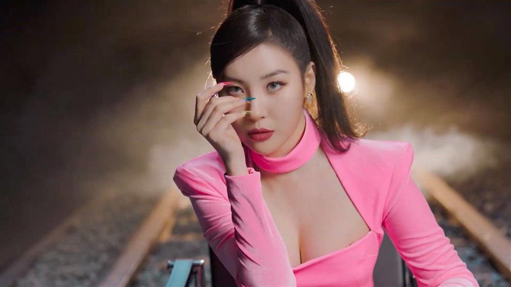 Sunmi mặc hở bạo lộ nửa vòng 1 trong MV mới-2