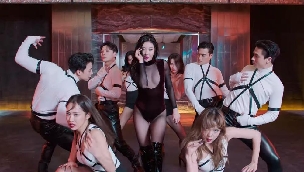 Sunmi mặc hở bạo lộ nửa vòng 1 trong MV mới-3