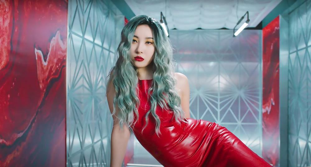 Sunmi mặc hở bạo lộ nửa vòng 1 trong MV mới-10