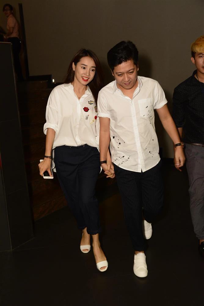 Đồ đôi tình tứ, cẩu lương ngập mặt của Trường Giang - Nhã Phương-8