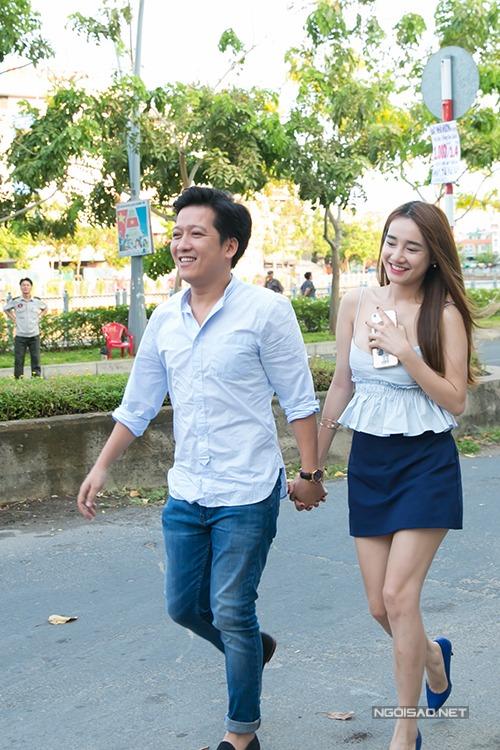 Đồ đôi tình tứ, cẩu lương ngập mặt của Trường Giang - Nhã Phương-5