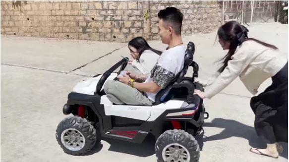 Con út đại gia Minh Nhựa với bà cả được khen hiểu chuyện: Mẹ dạy khéo ghê!-1