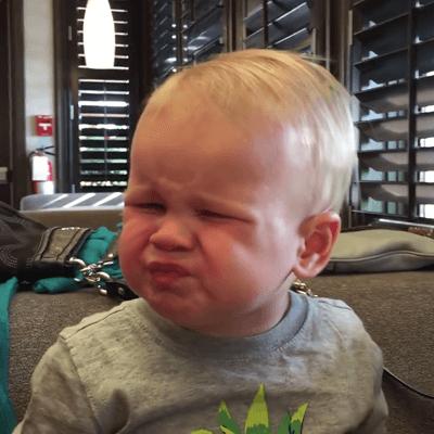 101 biểu cảm của bé khi bị dụ ăn chua khiến ai cũng đổ gục-3