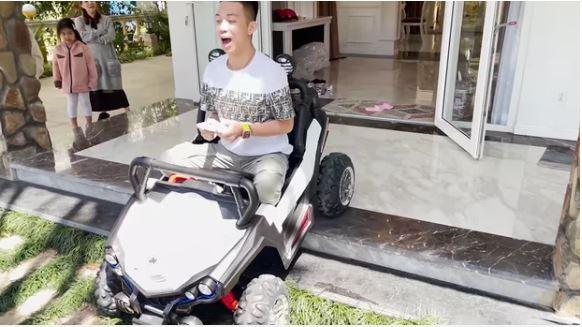 Con út đại gia Minh Nhựa với bà cả được khen hiểu chuyện: Mẹ dạy khéo ghê!-4