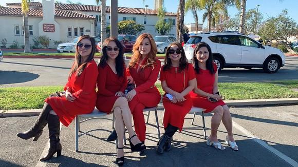 Trizzie Phương Trinh nói về bức ảnh tươi cười khi đi đám tang-5