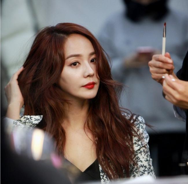 Mỹ nhân Cuộc Chiến Thượng Lưu khoe vẻ đẹp quyến rũ ở tuổi 40-4