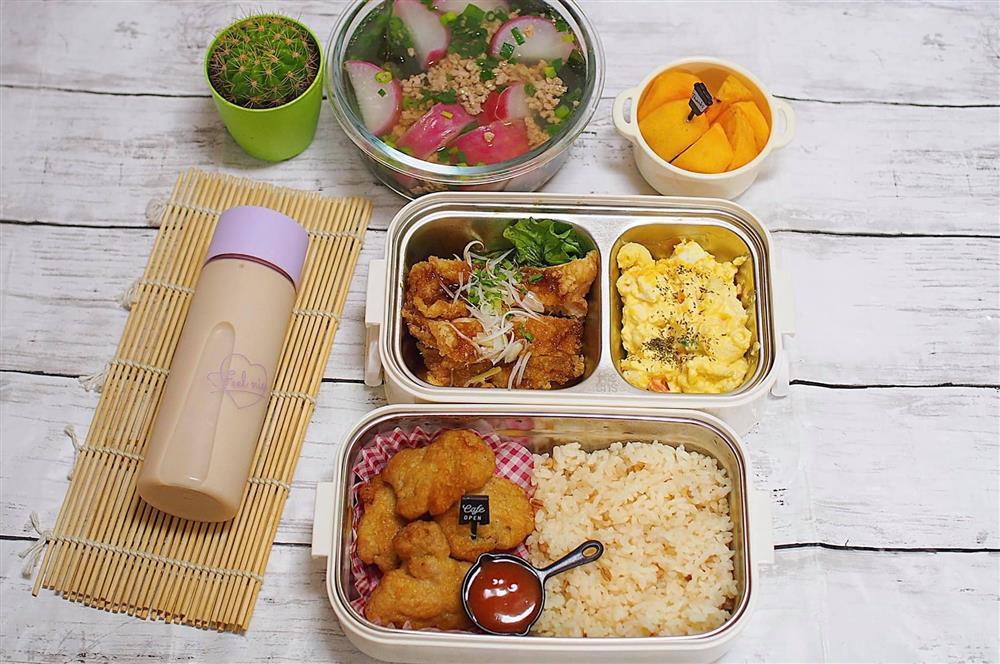 Vợ 8X ở Nhật dậy từ 6h nấu cơm hộp cho chồng, bữa nào cũng ngon mà chẳng hề lặp món-1