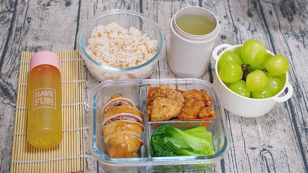 Vợ 8X ở Nhật dậy từ 6h nấu cơm hộp cho chồng, bữa nào cũng ngon mà chẳng hề lặp món-5