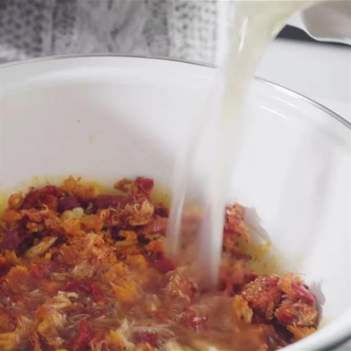 Mách chị em cách làm món soup gấc hải sản: Đảm bảo từ người lớn đến trẻ con đều mê tít!-4