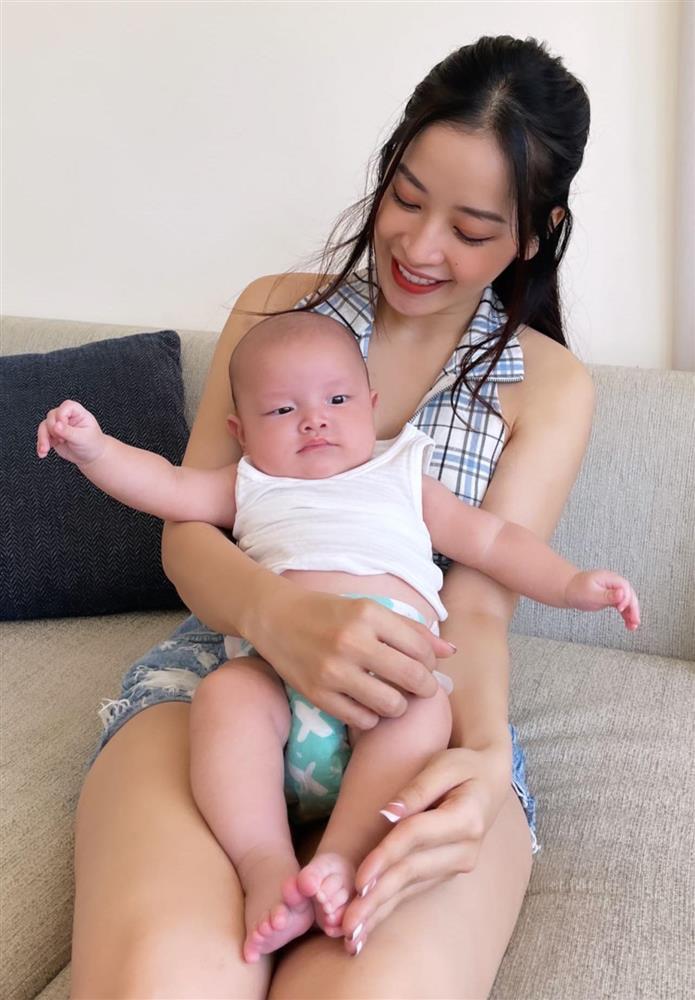 Cả mùa Tết chỉ để đi bế em bé của Chi Pu-2