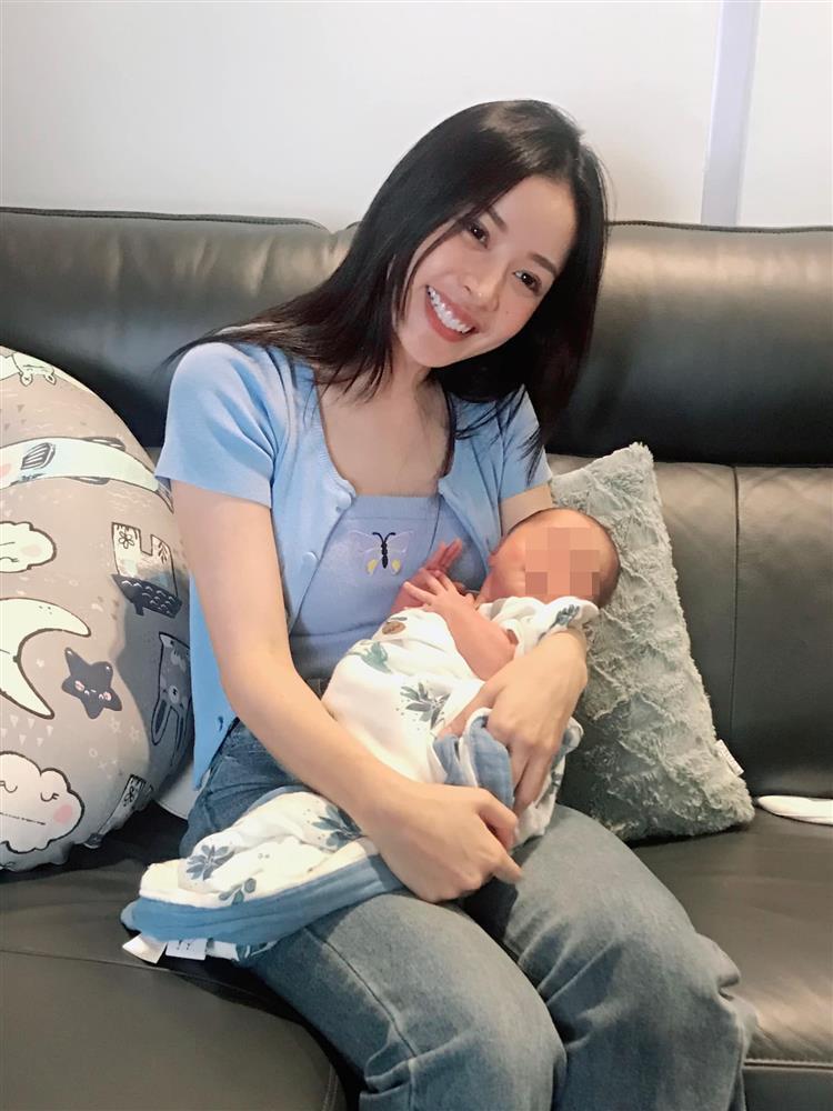 Cả mùa Tết chỉ để đi bế em bé của Chi Pu-7